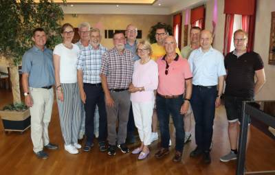 Fraktionsvorstand und ausgeschiedene Mitglieder der CDU-Ratsfraktion (von links): Rudi Luster-Haggeney, Dr. Ulrike Keitlinghaus, Thomas Freitag, Stefan Braun, Ferdi Fleiter, Matthias Lauk�tter, Hannelie B�cker-Riese, Magnus K�nneke, Bernhard Friggemann, Klaus Grothues und Thorsten G�vert. 