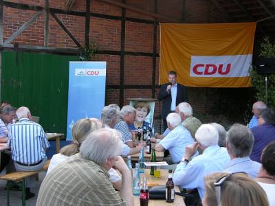 Auf dem Hof Steinhoff sprach unser Europaabgeordneter Dr. Markus Pieper am 20. Mai zu vielen Mitgliedern der Seniorenunion und der Ortsunionen aus allen drei Ortsteilen.