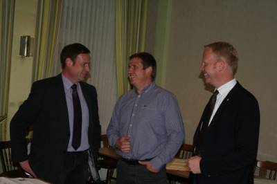 Henning Rehbaum MdL zu Gast in Wadersloh. Von links: Thorsten G�vert, Rudi Luster-Haggeney und Henning Rehbaum.