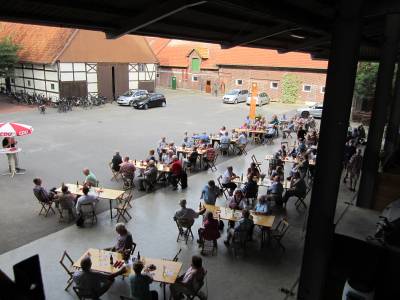 Da die geplante Sommertour nicht stattfinden konnte, kam die Senioren Union zum Sommertreff 2020 auf dem Hof Grothues zusammen. Karl Mense berichtete �ber die Erfolgsgeschichte der Seniorenunion Wadersloh. 